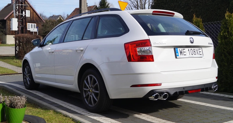 Skoda Octavia cena 44500 przebieg: 172880, rok produkcji 2019 z Sosnowiec małe 781